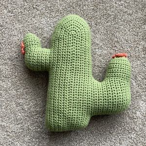 Adorable hand knit cactus throw pillow!